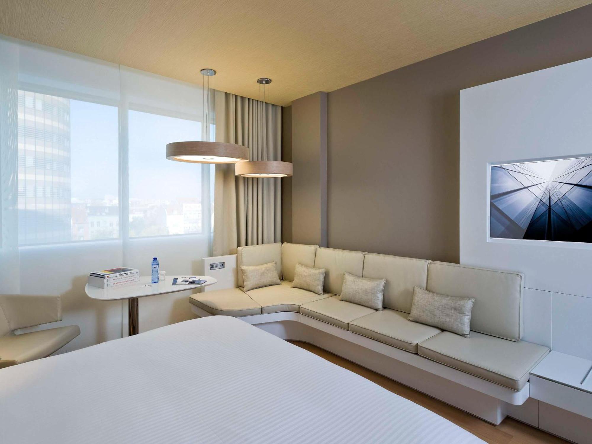 Hotel Pullman Brussels Centre Midi Saint-Gilles Esterno foto