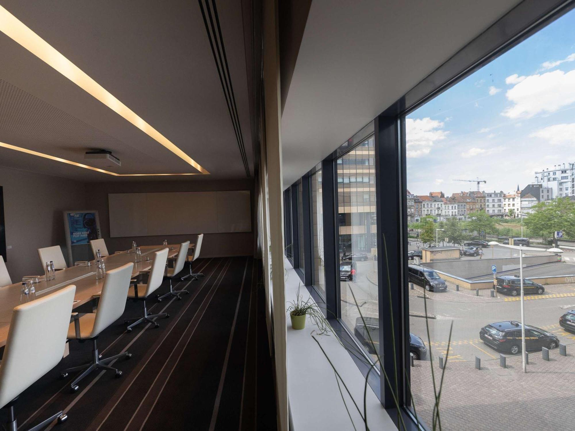 Hotel Pullman Brussels Centre Midi Saint-Gilles Esterno foto